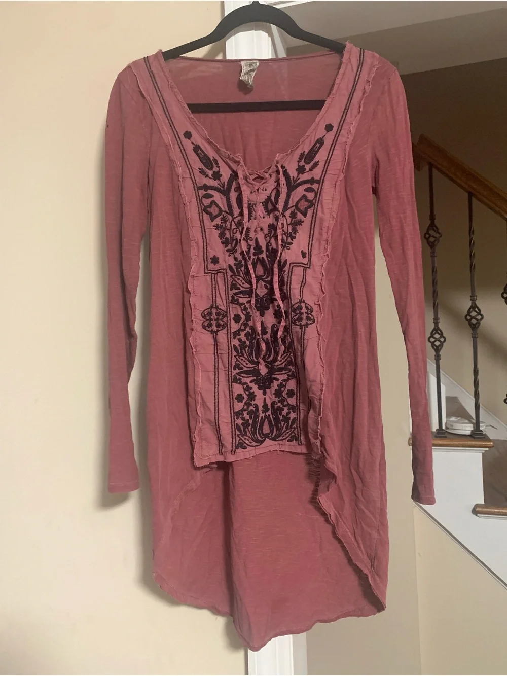 Vintage Free People Mauve Rose Embroidered Distressed Boho Hi Low Top Size XS